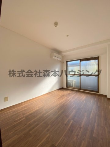 【洋室】 | 　プレアール蔀屋本町 | 広々とした洋室です