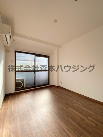 【洋室】 | 　プレアール蔀屋本町 | 明るい洋室です