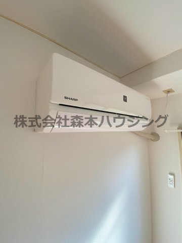 【設備】 | 　プレアール蔀屋本町 | エアコンついてます