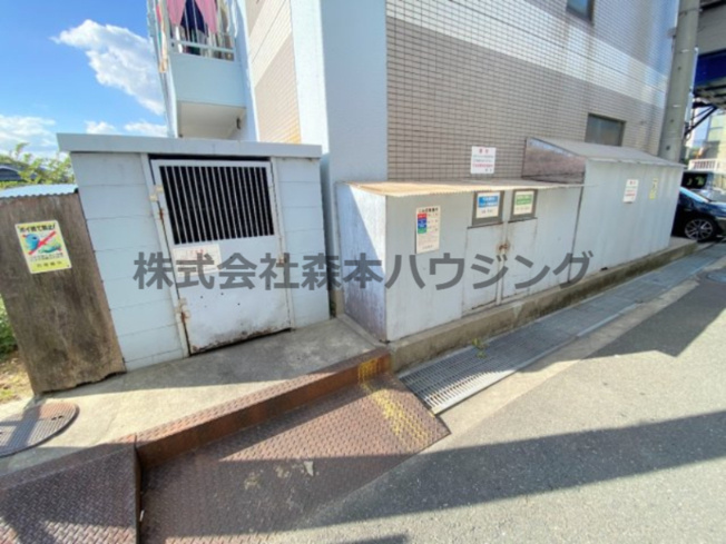 【その他共用部分】 | 　プレアール蔀屋本町 | 専用ごみ置き場です