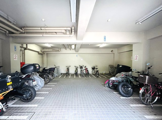 車生活の方には便利な立地◎室内は全居室６帖以上あるのでどの部屋も使いやすいのがGOOD☆最上階の眺望は言わずもがな、開けててきもちぃぃ♪な『ライオンズマンション横浜常盤台』リフォームの駐輪場