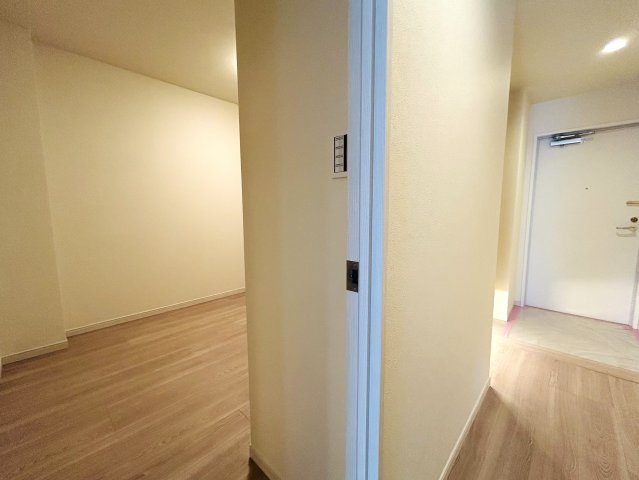 車生活の方には便利な立地◎室内は全居室６帖以上あるのでどの部屋も使いやすいのがGOOD☆最上階の眺望は言わずもがな、開けててきもちぃぃ♪な『ライオンズマンション横浜常盤台』リフォームの洋室|きれいな洋室です