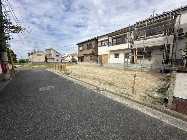 売土地　和泉市小田町2丁目の前面道路含む現地写真