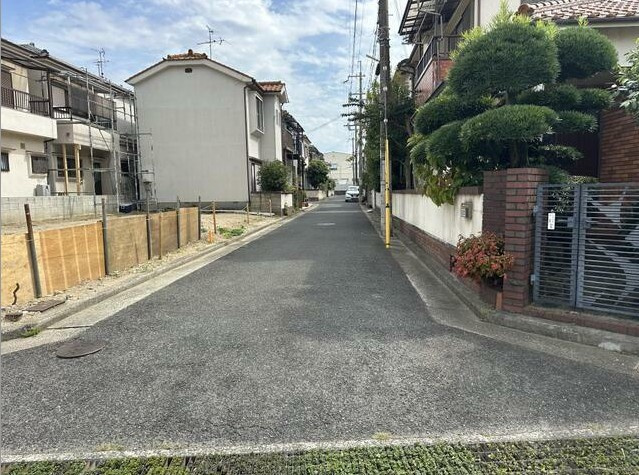 売土地　和泉市小田町2丁目の前面道路含む現地写真