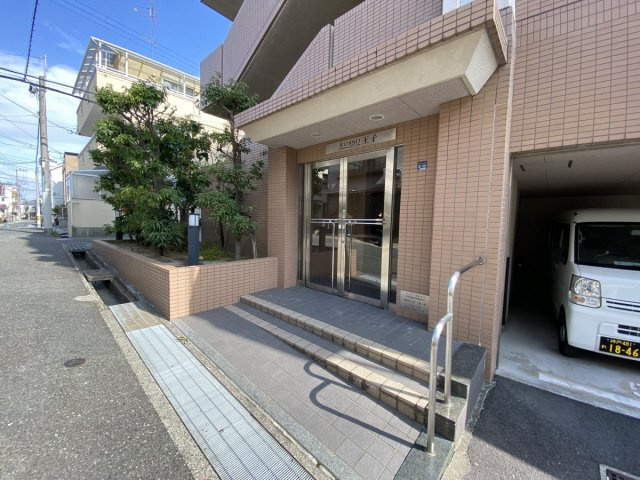 神戸市灘区灘北通６丁目の賃貸マンションのエントランス