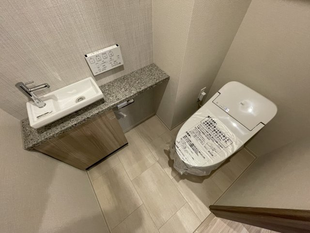 芦屋市朝日ケ丘町の賃貸マンションのトイレ