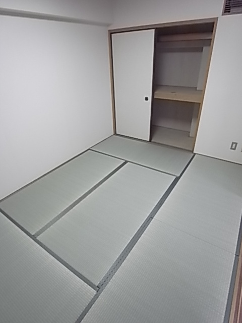西宮市相生町の賃貸マンションの居間・リビング