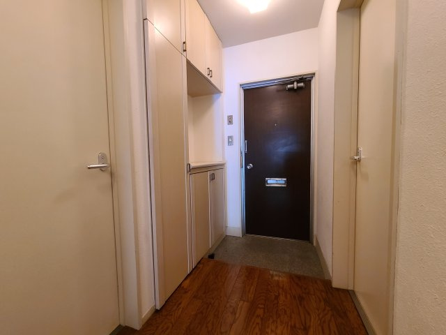 芦屋市東山町の賃貸マンションの玄関