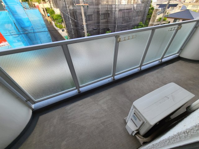 芦屋市東山町の賃貸マンションのバルコニー