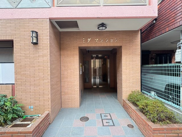 神戸市東灘区魚崎北町５丁目の賃貸マンションのエントランス