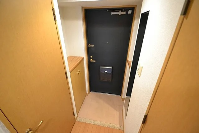 プレサンス神戸三宮の玄関