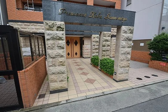 プレサンス神戸三宮のエントランス