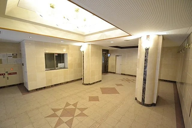 プレサンス神戸三宮のロビー