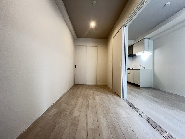 神戸市中央区元町通７丁目の賃貸マンションの居間・リビング