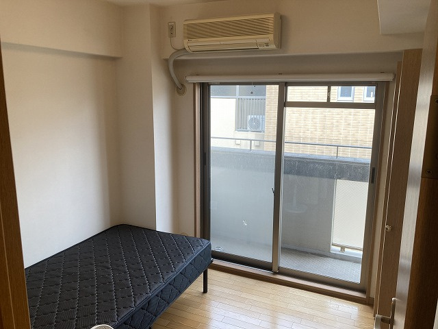 芦屋市大原町の賃貸マンションの居間・リビング