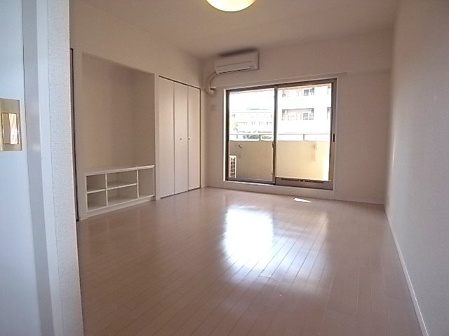 神戸市中央区布引町２丁目の賃貸マンションの居間・リビング