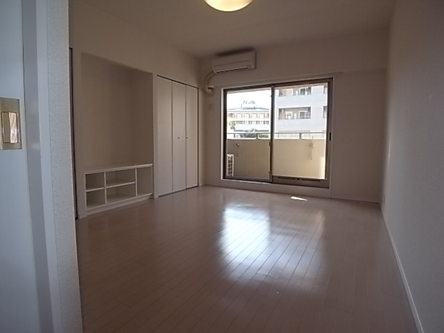 神戸市中央区布引町２丁目の賃貸マンションの居間・リビング