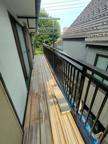 寿町二丁目貸家のバルコニー