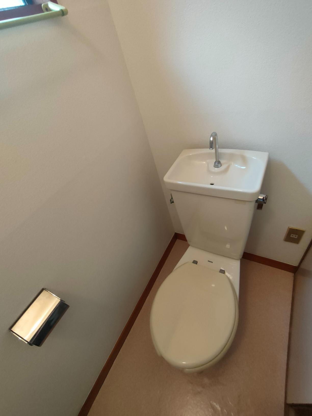 寿町二丁目貸家のトイレ
