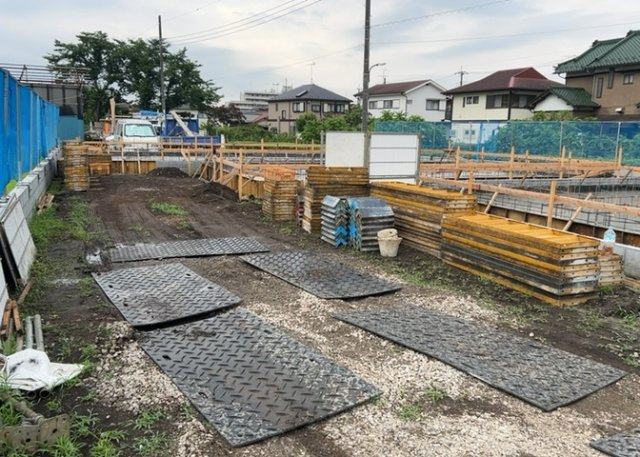 【区画図】 | 区画図は、土地の形状、境界、道路との関係を詳細に示す図面土地の正確な位置、面積、形状を把握し購入や建築計画の判断に不可欠です。区画整理や開発状況も示され、将来的な土地利用のイメージを掴む上でも重要。
