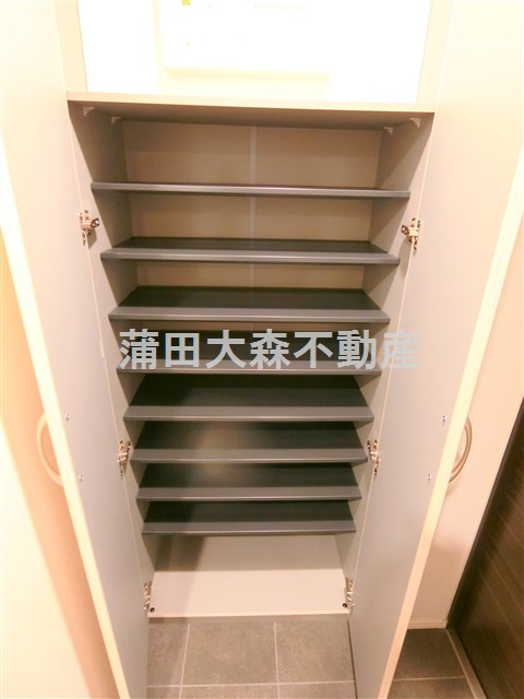 プライマル西蒲田の設備|玄関収納　シューズBOX下駄箱