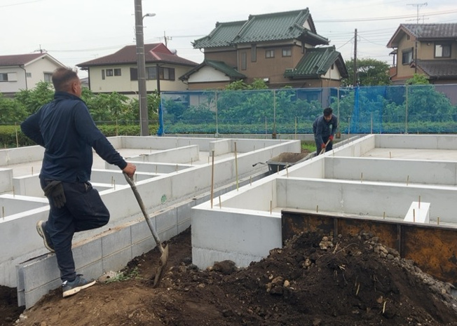 【外観】 | 物件の詳細については、現地を見てわかること以外に、役所や法務局などで調べないとわからないことがあります。そのため、現地に行く場合は、もしこの物件を買ったらどのような生活ができるかをイメージしましょう。