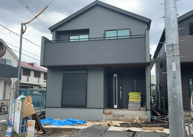 【構造・工法・仕様】 | 木造住宅とは土台、壁、柱など建築物の強度を支える構造体の材に木が使用されている構造を指します。構造体は建物の自重を支えるだけではなく風圧や水圧、積裁荷重などあらゆる衝撃に耐えるための基礎です。
