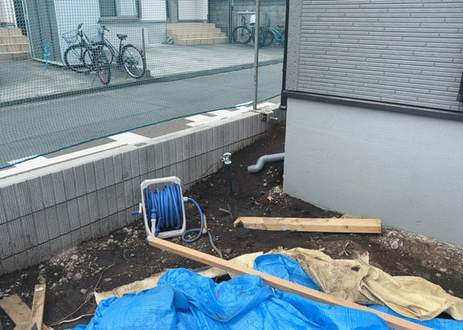 【設備】 | 敷地内には、散水栓や立水栓があります。水道水を直接利用できるため、水を運ぶ手間を省くことが出来ます。大量の水を必要とする洗車作業や清掃などに役立ちます。その他設備とあわせて、現地でご確認ください。