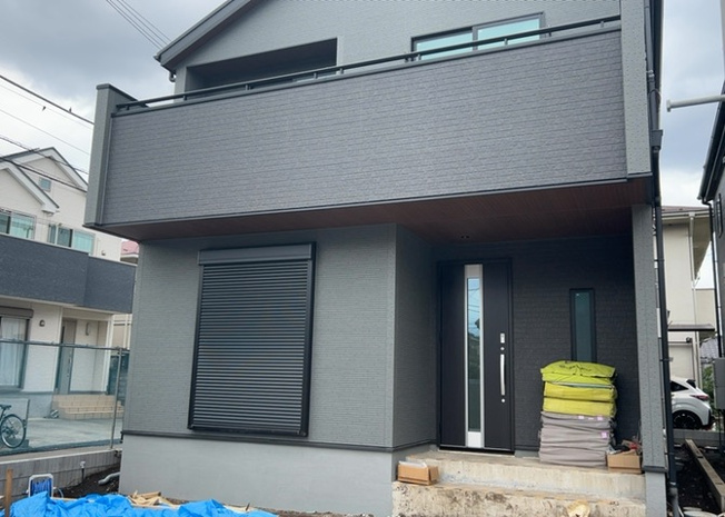 【内装】 | 建物建築の外壁の主流となっているサイディング仕様は、板を外壁に貼り合わせる施工方法です。金属系・木質系・窯業系があり、断熱性や耐用性などが異なります。外壁の色やデザインなど詳細は現地でご確認ください。
