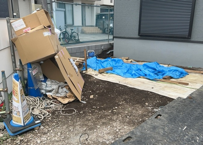 【庭】 | 庭があることでガーデニングや家庭菜園はもちろん、こどもの遊び場やペットを放して遊ぶことができます。また、家の周囲に余裕があるということです。隣地との間があれば、十分な日当たりと、風通しが確保できます。