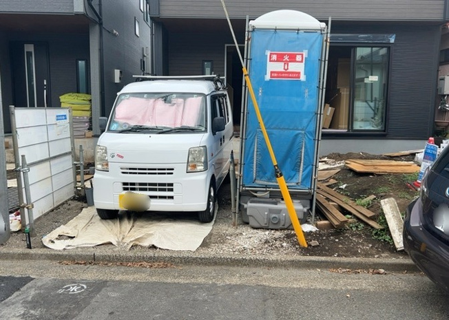 【駐車場】 | 駐車場と明記されていても、最小スペースでつくられた駐車場だと大型車は駐車できなかったり、出入りしにくくなったりする可能性があります。お車のサイズと購入したい物件の駐車場のサイズを現地で確認しましょう。