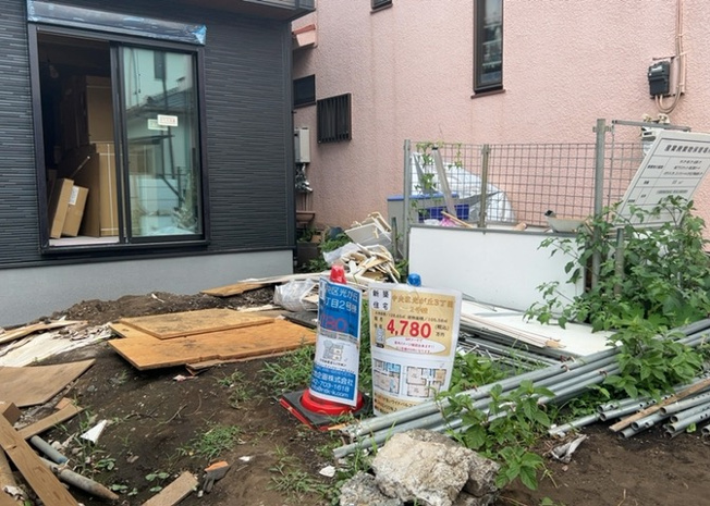 【庭】 | 庭があることでガーデニングや家庭菜園はもちろん、こどもの遊び場やペットを放して遊ぶことができます。また、家の周囲に余裕があるということです。隣地との間があれば、十分な日当たりと、風通しが確保できます。