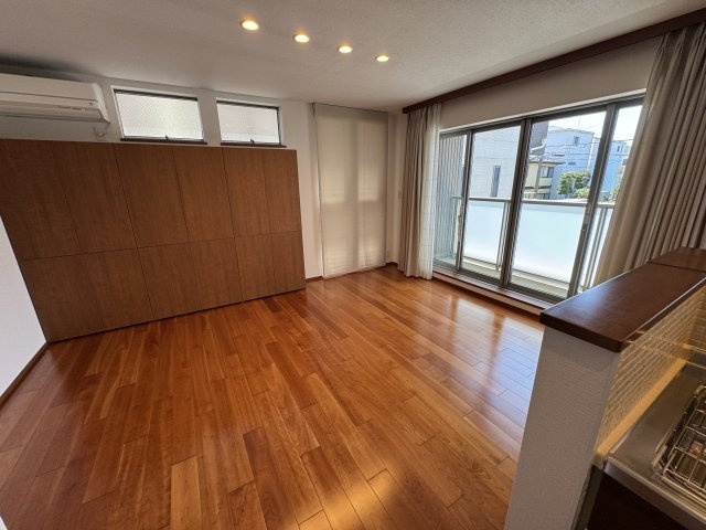さいたま市浦和区岸町◆豪華な中古戸建ての居間・リビング
