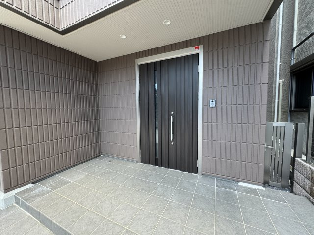 さいたま市浦和区岸町◆豪華な中古戸建てのエントランス