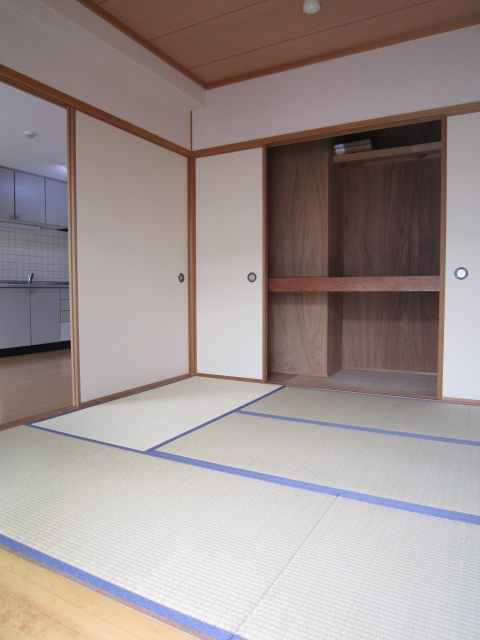 アーネストハイツ三宅の和室