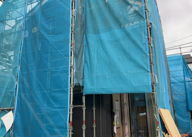 【構造・工法・仕様】 | 木造住宅とは土台、壁、柱など建築物の強度を支える構造体の材に木が使用されている構造を指します。構造体は建物の自重を支えるだけではなく風圧や水圧、積裁荷重などあらゆる衝撃に耐えるための基礎です。