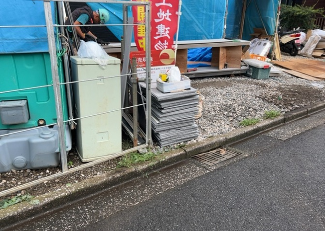 【駐車場】 | 駐車場と明記されていても、最小スペースでつくられた駐車場だと大型車は駐車できなかったり、出入りしにくくなったりする可能性があります。お車のサイズと購入したい物件の駐車場のサイズを現地で確認しましょう。