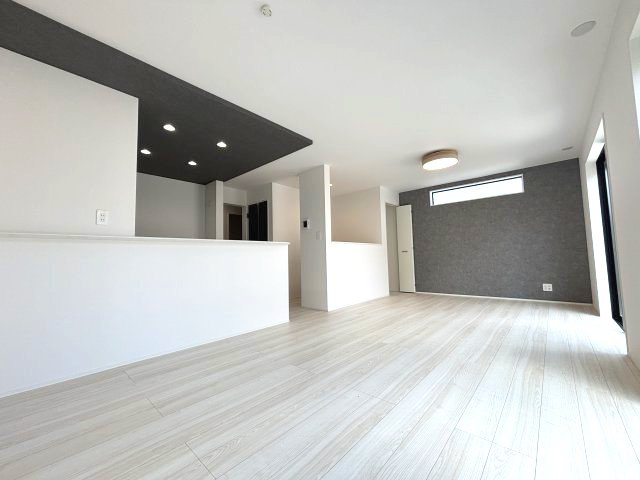 入間市東町4丁目の居間・リビング|リビングにはワーキングスペースもあります。