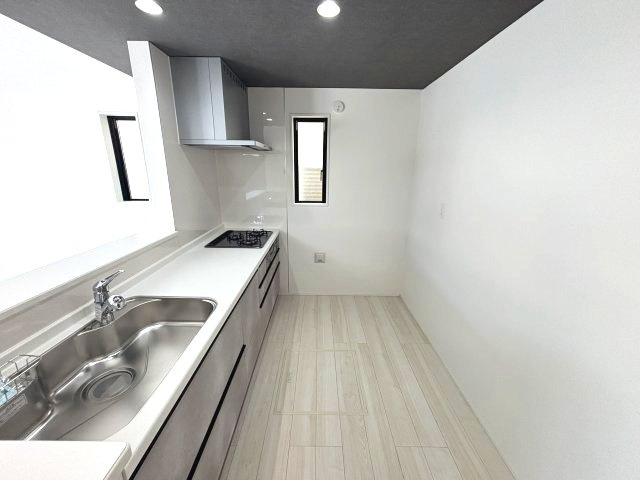 入間市東町4丁目のキッチン|グレーを基調としたキッチンです。