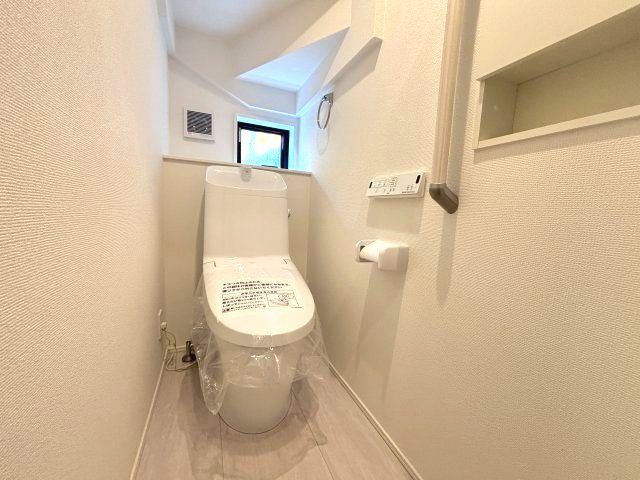 入間市東町4丁目のトイレ|1階トイレです。収納もあります♪