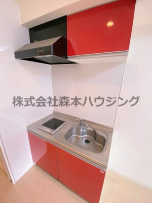 【キッチン】 | 　サンフレンドユーPartⅡ | ※同タイプ別室の写真を使用しています。
　設備内容や内装色調など相違がある場合は実際のお部屋の現状優先となります。