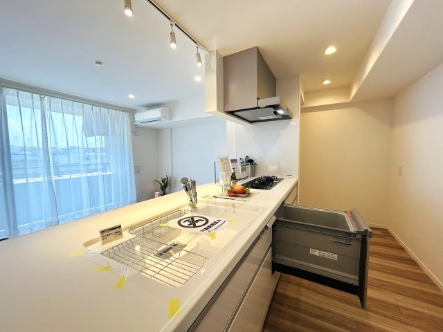 駅徒歩２分！事務所としても使えるマンション☆LDK21帖が魅力☆キュンどころかラブズッキュン//な『アール・ケープラザ三ツ沢』リノベーションのキッチン|キッチンです