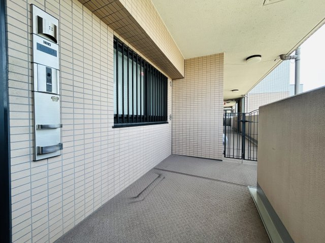 駅徒歩２分！事務所としても使えるマンション☆LDK21帖が魅力☆キュンどころかラブズッキュン//な『アール・ケープラザ三ツ沢』リノベーションの玄関|玄関です
