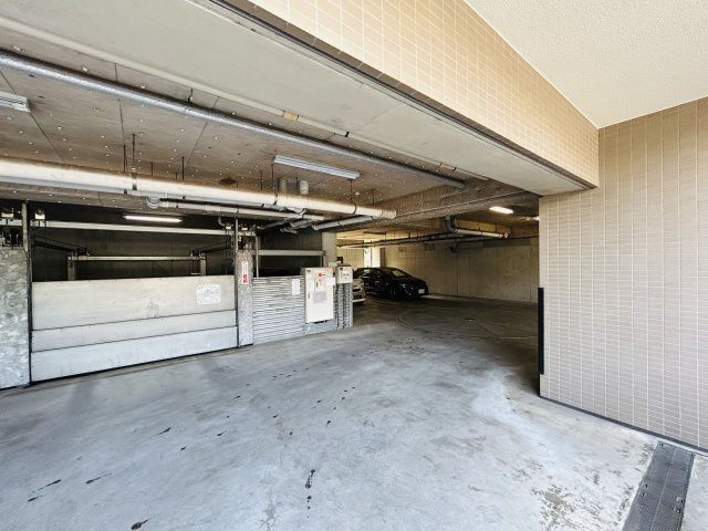 駅徒歩２分！事務所としても使えるマンション☆LDK21帖が魅力☆キュンどころかラブズッキュン//な『アール・ケープラザ三ツ沢』リノベーションの駐車場|カースペースがあります