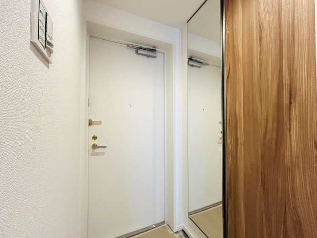 駅徒歩２分！事務所としても使えるマンション☆LDK21帖が魅力☆キュンどころかラブズッキュン//な『アール・ケープラザ三ツ沢』リノベーションの玄関|毎日通る玄関はこちらです