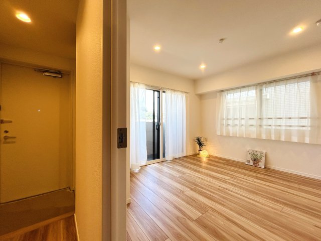 駅徒歩２分！事務所としても使えるマンション☆LDK21帖が魅力☆キュンどころかラブズッキュン//な『アール・ケープラザ三ツ沢』リノベーションの洋室|スタンダードな洋室です