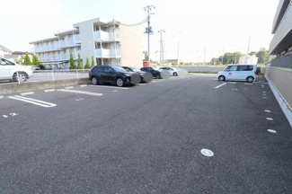 【駐車場】 | セレーナ並木 | 駐車場