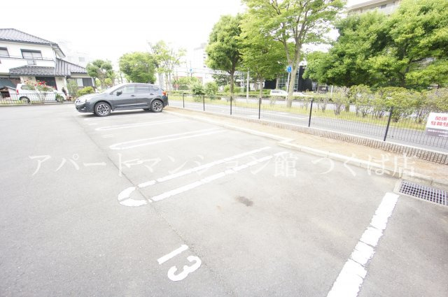 D-Room AKIの駐車場
