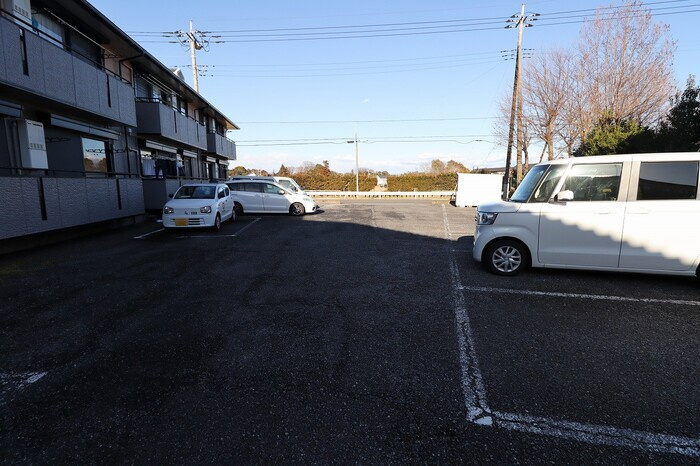 ハイカムール並木の駐車場|駐車場