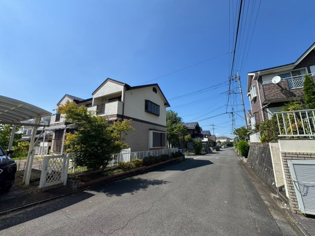 -三丁目不動産-　小川町東小川6丁目　平成4年築の前面道路含む現地写真